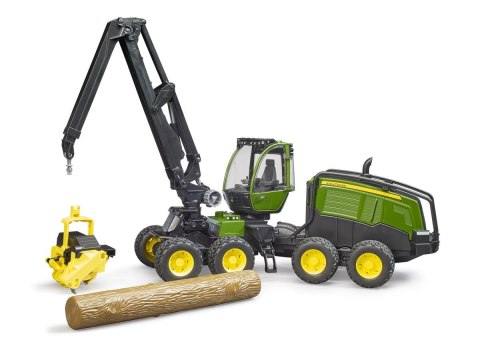 Harwester John Deere 1270G z konarem drzewa